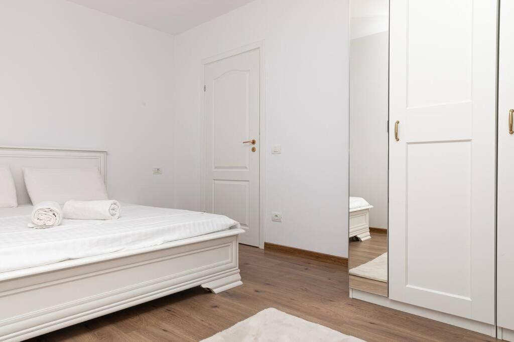 Enescu 3 City Center Flat Timisoara Bagian luar foto
