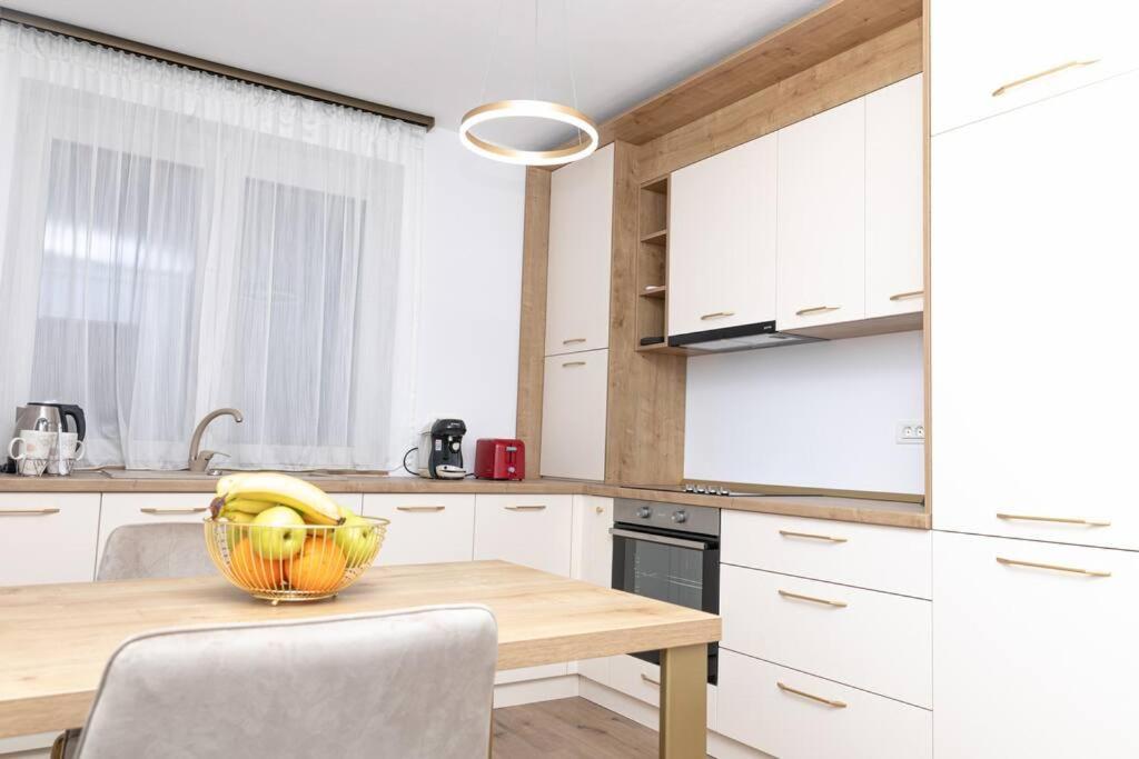 Enescu 3 City Center Flat Timisoara Bagian luar foto